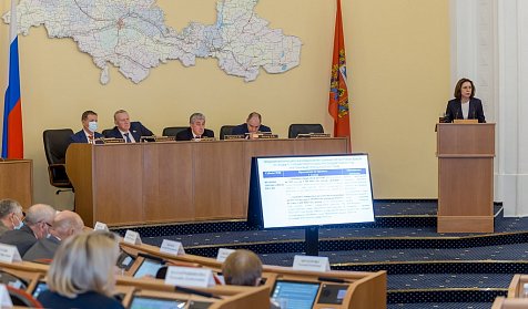 С дефицитом, но выполнением всех обязательств перед оренбуржцами